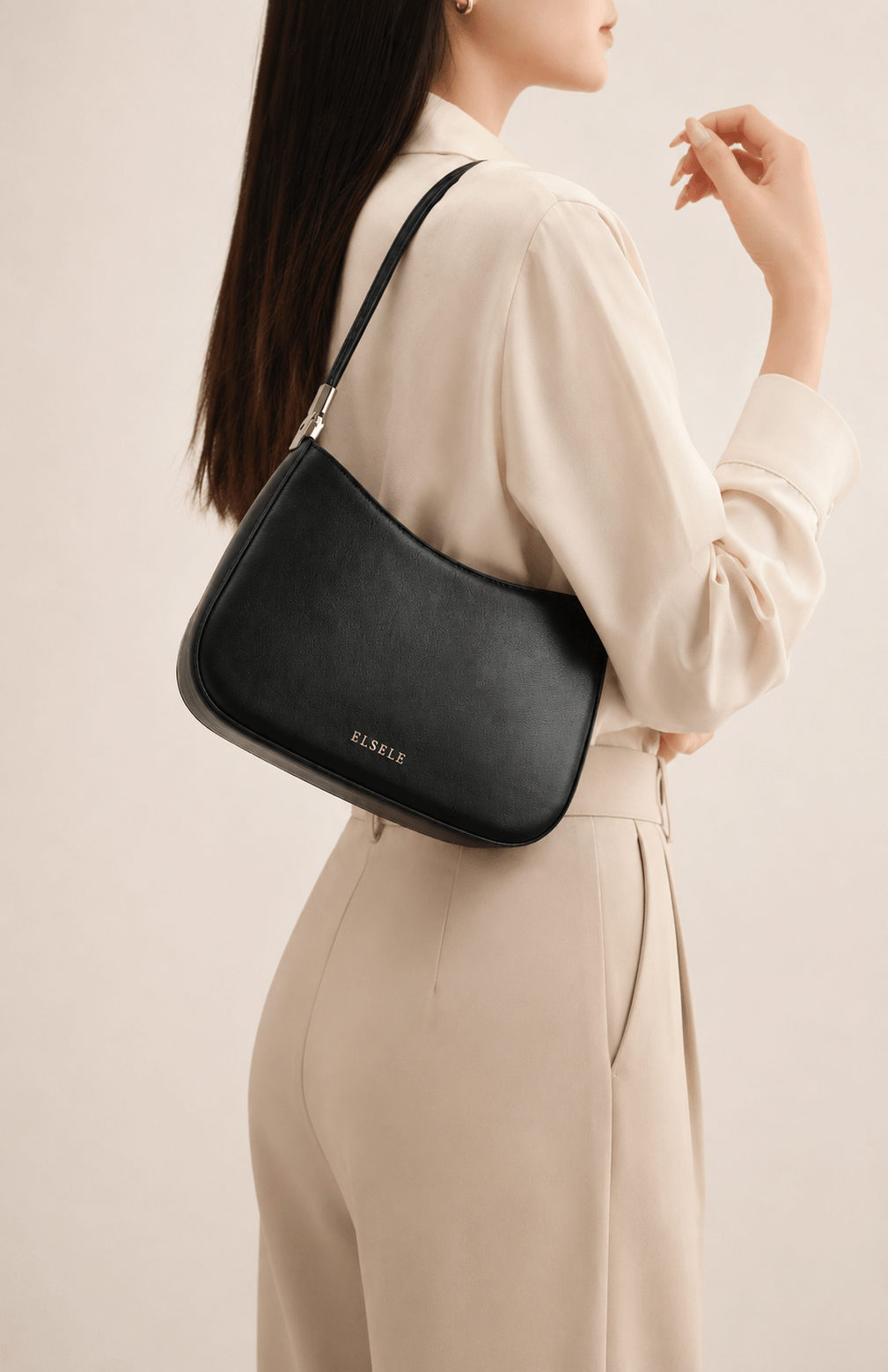 Woman carrying the Lunelle black shoulder bag by ELSELE